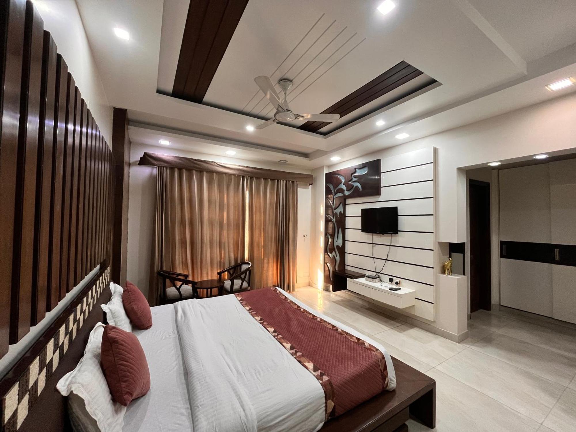 South - Park South Delhi Hotel 3*