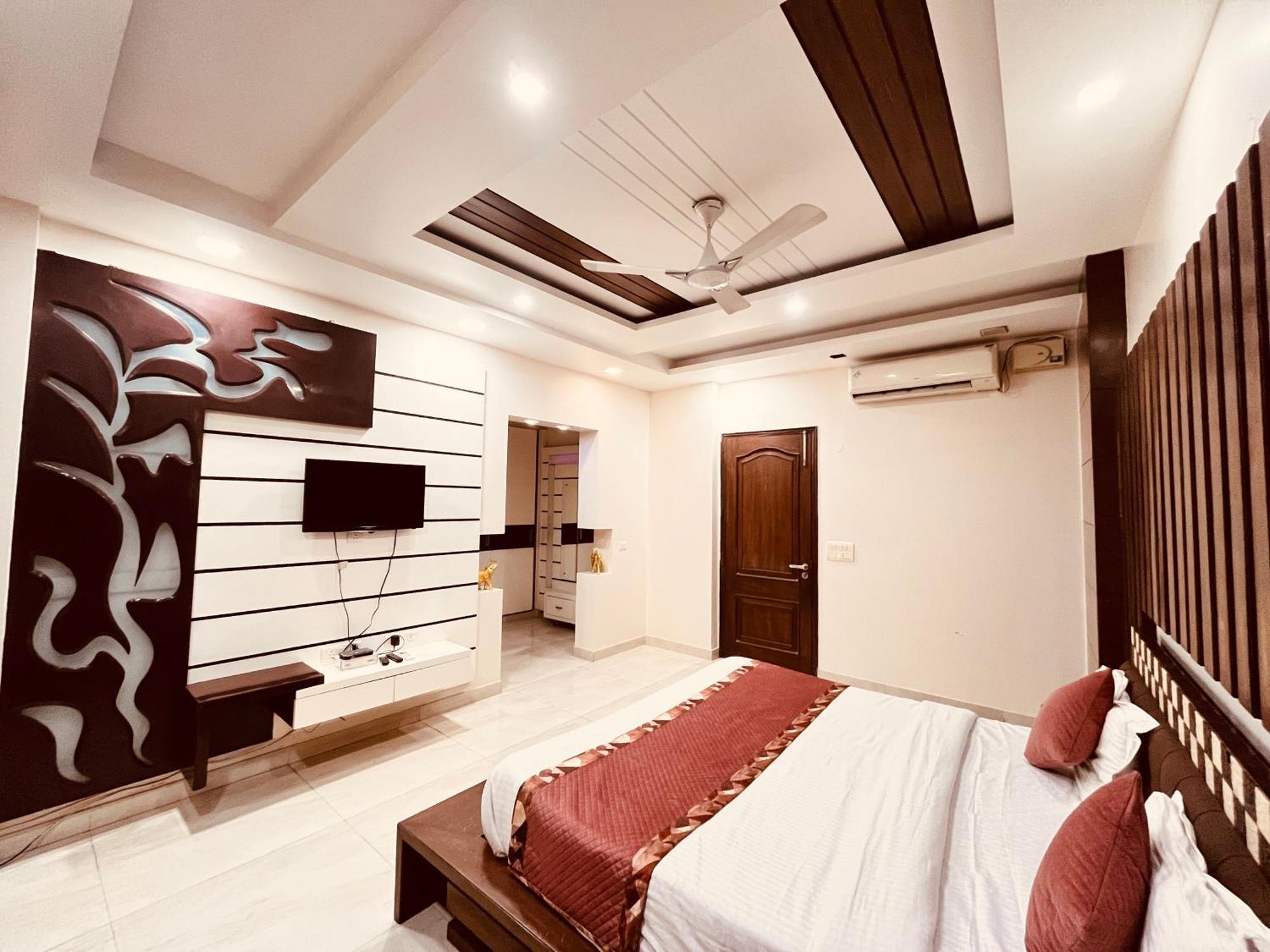 South - Park South Delhi Hotel 3*